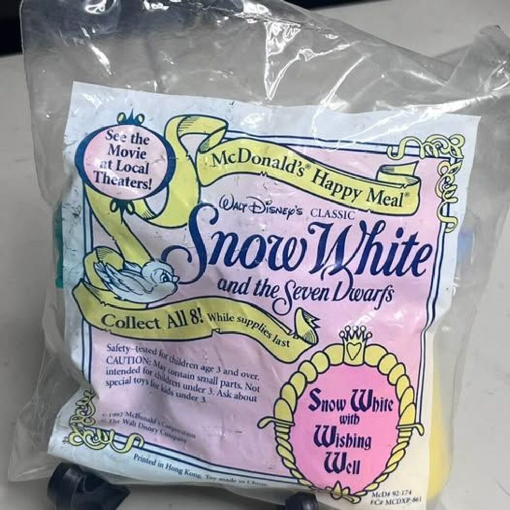 1992 McDonald's Happy Meal Disney Snow White with Wishing Well Toy